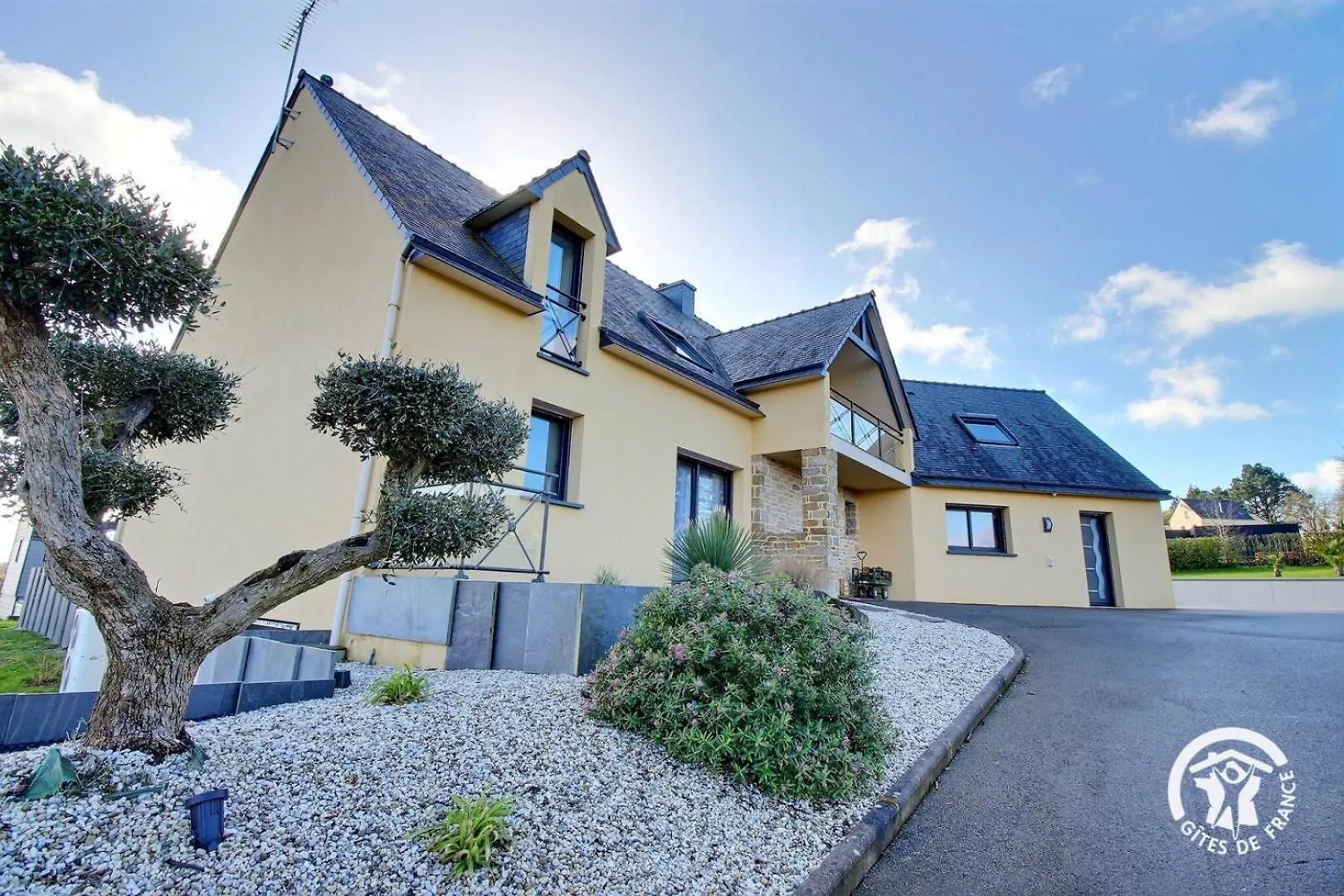 Les Saudraies - Unite Familiale Bed & Breakfast Rieux  0*, Rieux (Morbihan)